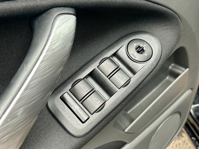 Черный Форд Си-Макс, объемом двигателя 1.8 л и пробегом 253 тыс. км за 5399 $, фото 16 на Automoto.ua