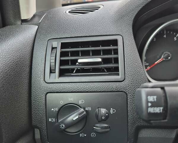 Фиолетовый Форд Си-Макс, объемом двигателя 1.8 л и пробегом 247 тыс. км за 6000 $, фото 15 на Automoto.ua