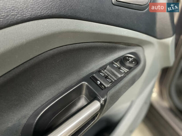 Коричневый Форд Си-Макс, объемом двигателя 1.6 л и пробегом 233 тыс. км за 8650 $, фото 28 на Automoto.ua