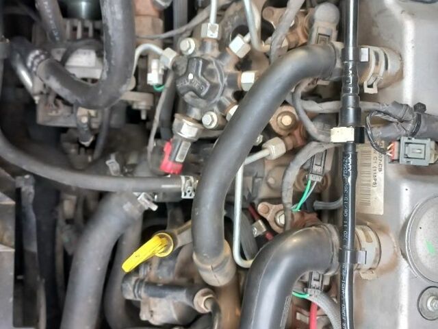 Красный Форд Си-Макс, объемом двигателя 1.8 л и пробегом 182 тыс. км за 6800 $, фото 1 на Automoto.ua