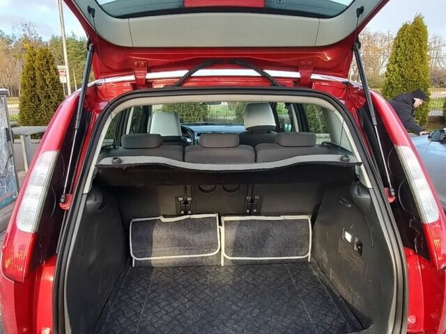 Красный Форд Си-Макс, объемом двигателя 1.8 л и пробегом 182 тыс. км за 6800 $, фото 7 на Automoto.ua