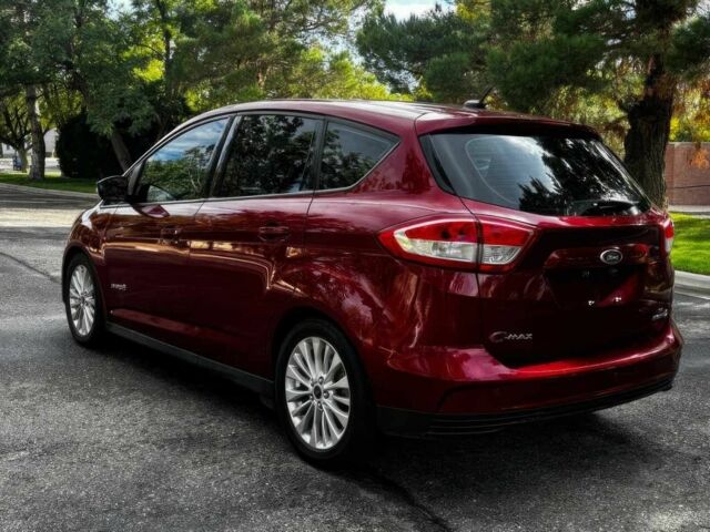 Красный Форд Си-Макс, объемом двигателя 2 л и пробегом 57 тыс. км за 6300 $, фото 7 на Automoto.ua