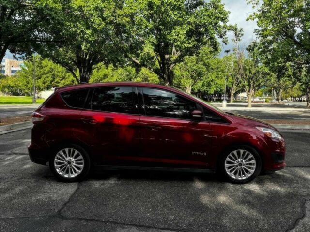 Красный Форд Си-Макс, объемом двигателя 2 л и пробегом 57 тыс. км за 6300 $, фото 4 на Automoto.ua