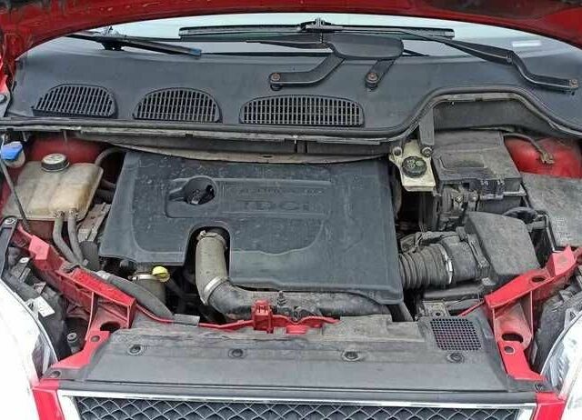 Красный Форд Си-Макс, объемом двигателя 1.6 л и пробегом 350 тыс. км за 3999 $, фото 15 на Automoto.ua