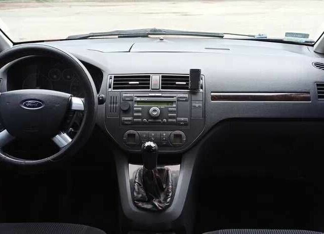 Красный Форд Си-Макс, объемом двигателя 1.6 л и пробегом 350 тыс. км за 3999 $, фото 6 на Automoto.ua