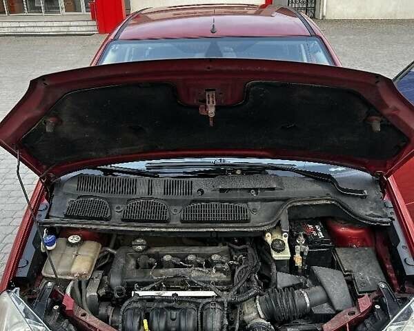 Червоний Форд Сі-Макс, об'ємом двигуна 1.8 л та пробігом 193 тис. км за 4500 $, фото 4 на Automoto.ua