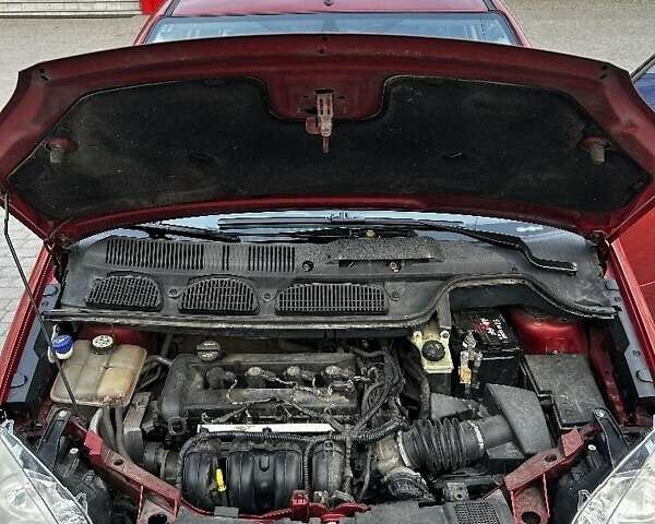 Червоний Форд Сі-Макс, об'ємом двигуна 1.8 л та пробігом 193 тис. км за 4500 $, фото 5 на Automoto.ua