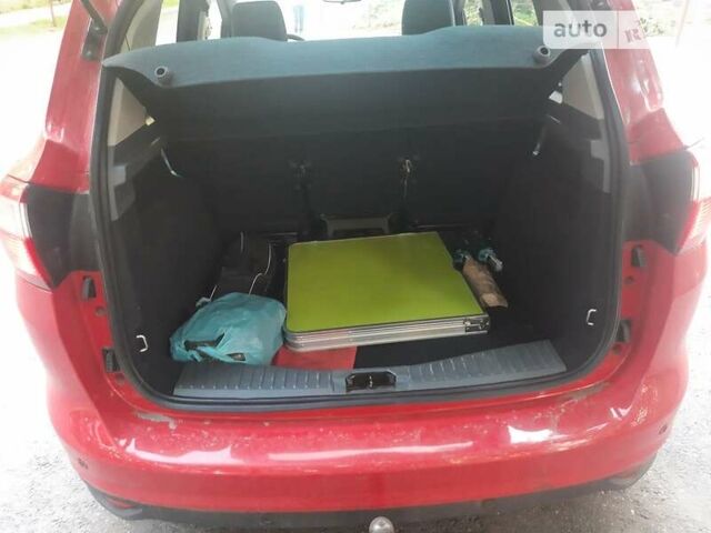 Красный Форд Си-Макс, объемом двигателя 2 л и пробегом 238 тыс. км за 8100 $, фото 4 на Automoto.ua