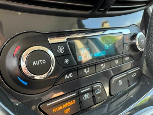 Красный Форд Си-Макс, объемом двигателя 2 л и пробегом 83 тыс. км за 11500 $, фото 12 на Automoto.ua