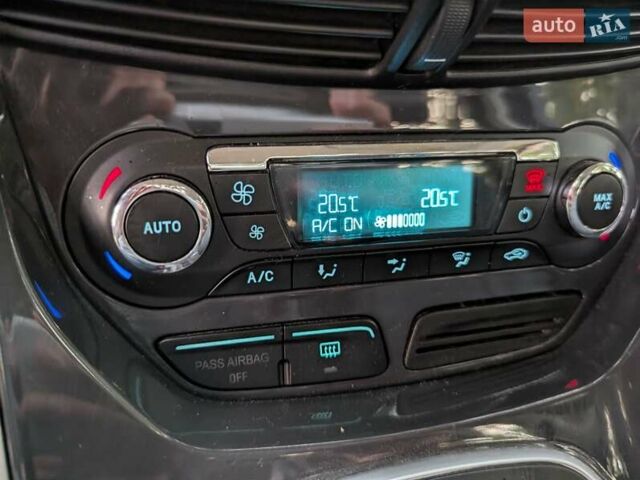 Красный Форд Си-Макс, объемом двигателя 2 л и пробегом 129 тыс. км за 10999 $, фото 17 на Automoto.ua