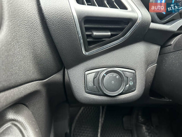 Форд Сі-Макс 2013 у Києві на Automoto.ua Червоний Форд Сі-Макс, об'ємом двигуна 2 л та пробігом 216 тис. км за 8999 $, фото 20 на Automoto.ua