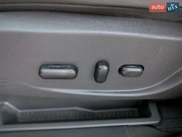 Форд Си-Макс 2013 в Виннице на Automoto.ua Красный Форд Си-Макс, объемом двигателя 2 л и пробегом 129 тыс. км за 10250 $, фото 25 на Automoto.ua