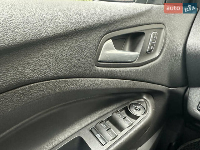 Форд Сі-Макс 2013 у Києві на Automoto.ua Червоний Форд Сі-Макс, об'ємом двигуна 2 л та пробігом 216 тис. км за 8999 $, фото 19 на Automoto.ua