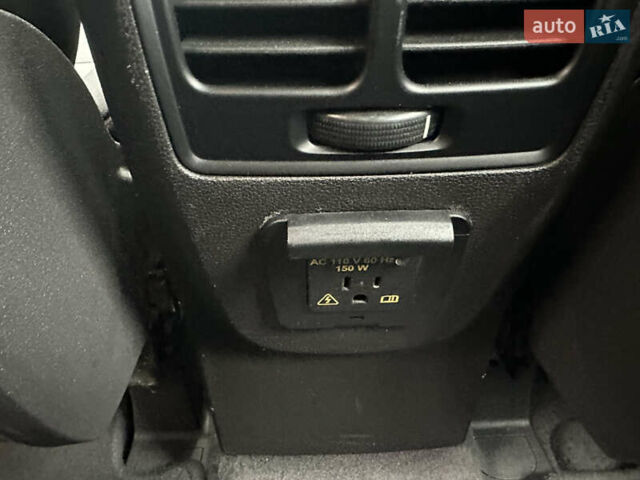 Форд Сі-Макс 2013 у Києві на Automoto.ua Червоний Форд Сі-Макс, об'ємом двигуна 2 л та пробігом 216 тис. км за 8999 $, фото 15 на Automoto.ua