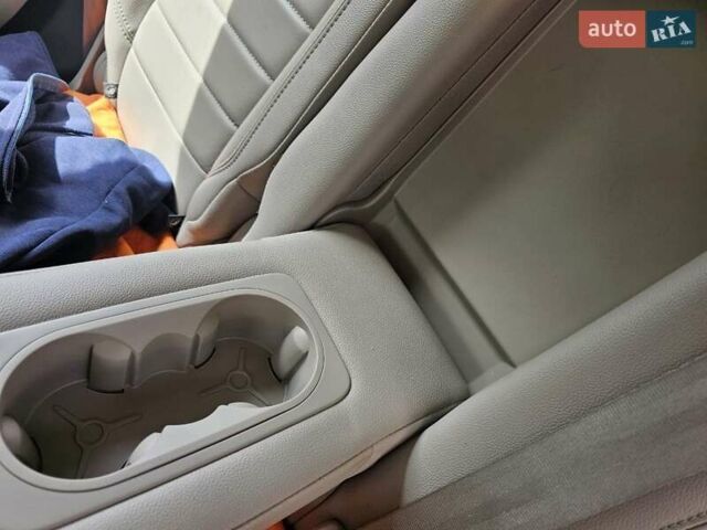 Червоний Форд Сі-Макс, об'ємом двигуна 2 л та пробігом 231 тис. км за 12300 $, фото 12 на Automoto.ua