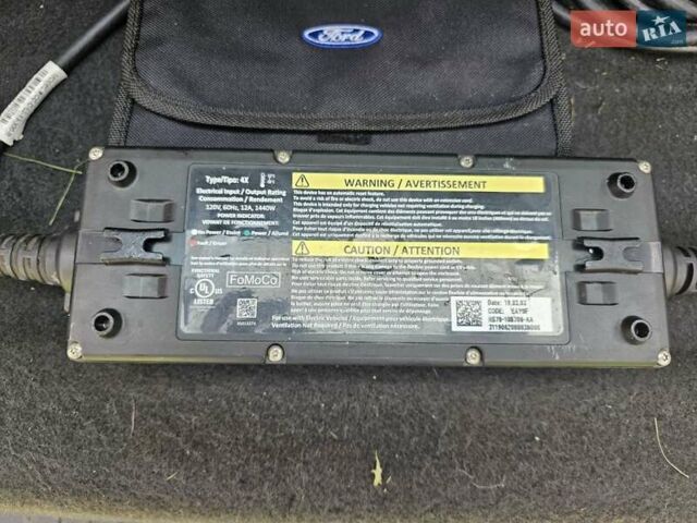 Червоний Форд Сі-Макс, об'ємом двигуна 2 л та пробігом 231 тис. км за 12300 $, фото 21 на Automoto.ua