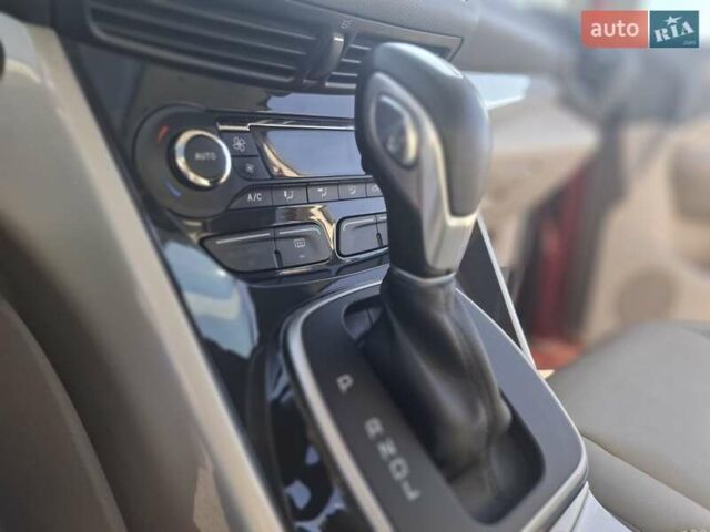 Червоний Форд Сі-Макс, об'ємом двигуна 2 л та пробігом 61 тис. км за 12450 $, фото 2 на Automoto.ua