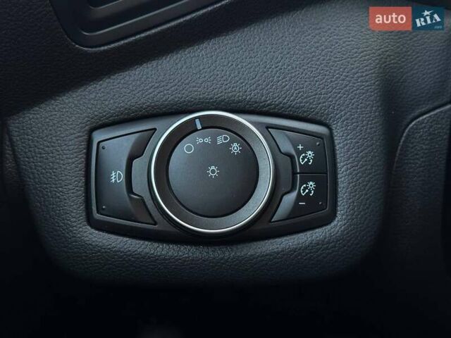 Форд Си-Макс 2016 в Ровно на Automoto.ua Красный Форд Си-Макс, объемом двигателя 2 л и пробегом 177 тыс. км за 13500 $, фото 32 на Automoto.ua