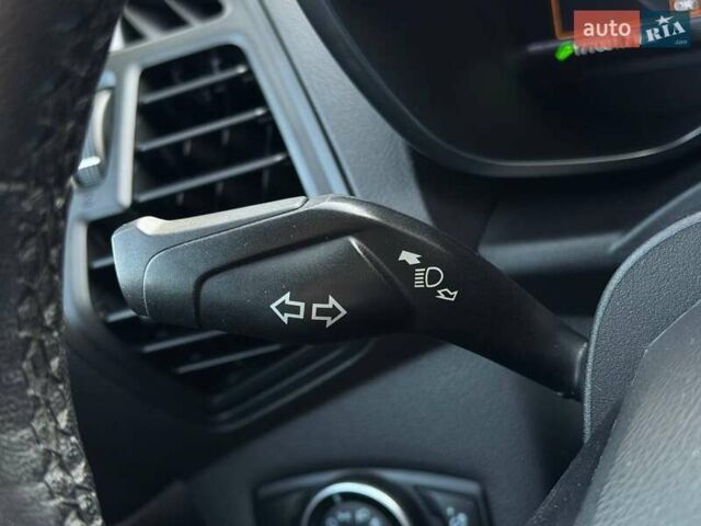 Форд Си-Макс 2016 в Ровно на Automoto.ua Красный Форд Си-Макс, объемом двигателя 2 л и пробегом 177 тыс. км за 13500 $, фото 35 на Automoto.ua