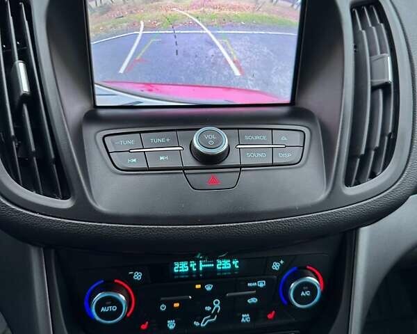 Красный Форд Си-Макс, объемом двигателя 2 л и пробегом 81 тыс. км за 14200 $, фото 13 на Automoto.ua