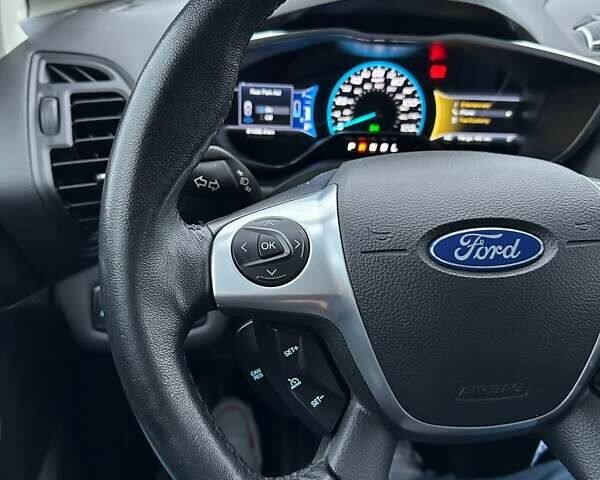 Красный Форд Си-Макс, объемом двигателя 2 л и пробегом 81 тыс. км за 14200 $, фото 15 на Automoto.ua