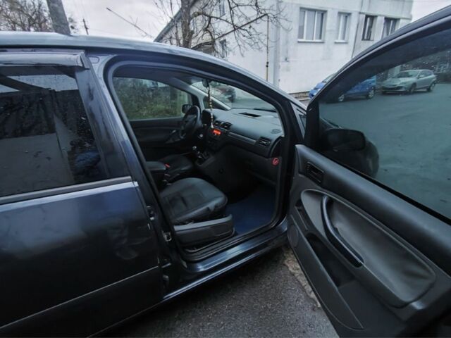 Серый Форд Си-Макс, объемом двигателя 1.6 л и пробегом 331 тыс. км за 5000 $, фото 4 на Automoto.ua