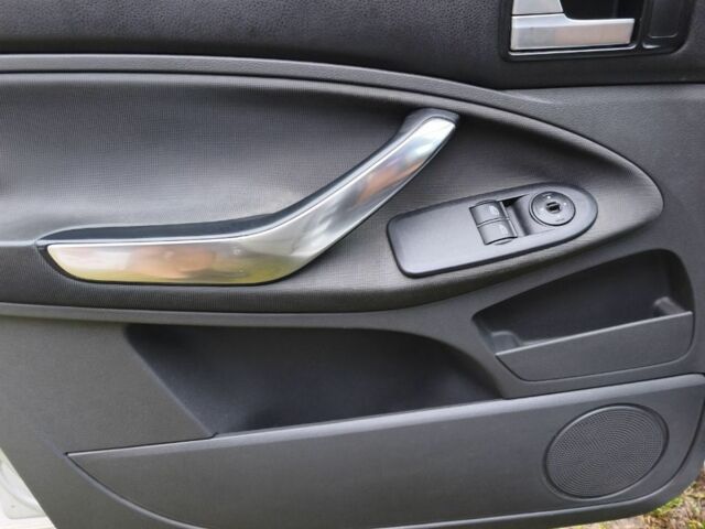 Сірий Форд Сі-Макс, об'ємом двигуна 1.6 л та пробігом 189 тис. км за 5800 $, фото 3 на Automoto.ua