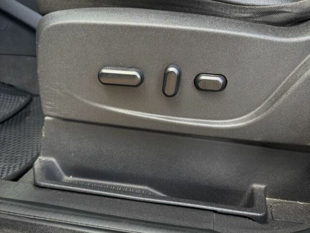 Серый Форд Си-Макс, объемом двигателя 2 л и пробегом 220 тыс. км за 9499 $, фото 4 на Automoto.ua