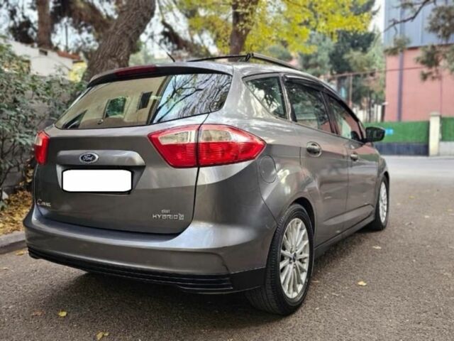 Серый Форд Си-Макс, объемом двигателя 2 л и пробегом 155 тыс. км за 8499 $, фото 5 на Automoto.ua