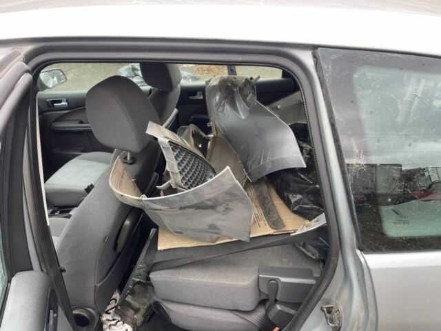 Сірий Форд Сі-Макс, об'ємом двигуна 1.6 л та пробігом 190 тис. км за 1550 $, фото 7 на Automoto.ua