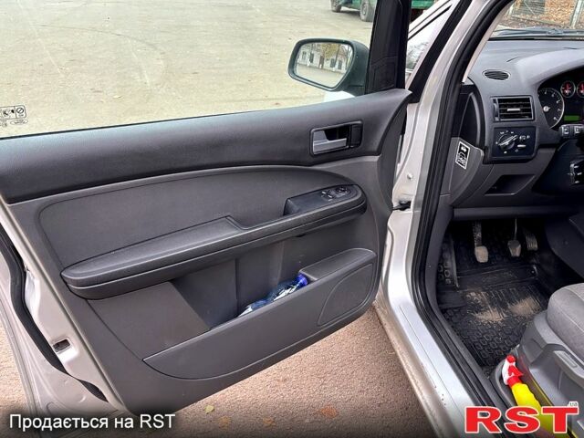 Серый Форд Си-Макс, объемом двигателя 1.6 л и пробегом 220 тыс. км за 3500 $, фото 7 на Automoto.ua