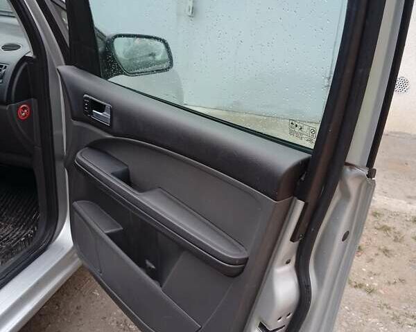 Сірий Форд Сі-Макс, об'ємом двигуна 2 л та пробігом 300 тис. км за 3700 $, фото 8 на Automoto.ua