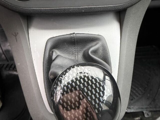 Сірий Форд Сі-Макс, об'ємом двигуна 2 л та пробігом 300 тис. км за 2450 $, фото 8 на Automoto.ua