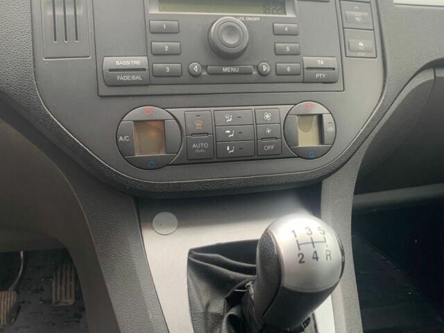 Серый Форд Си-Макс, объемом двигателя 1.8 л и пробегом 200 тыс. км за 4500 $, фото 6 на Automoto.ua