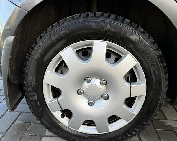 Серый Форд Си-Макс, объемом двигателя 2 л и пробегом 302 тыс. км за 5300 $, фото 28 на Automoto.ua