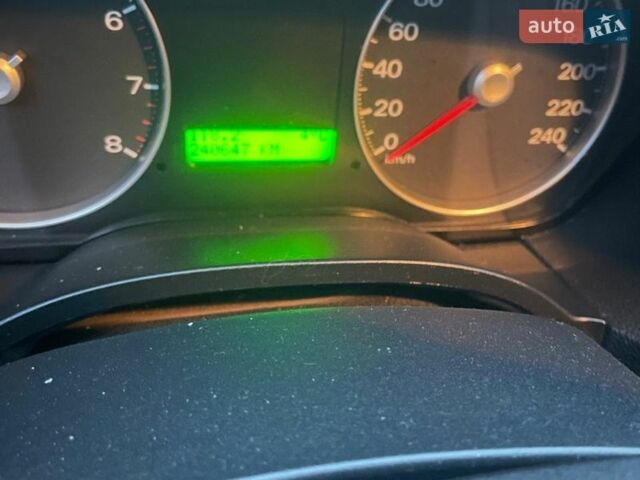 Серый Форд Си-Макс, объемом двигателя 1.6 л и пробегом 240 тыс. км за 3950 $, фото 8 на Automoto.ua