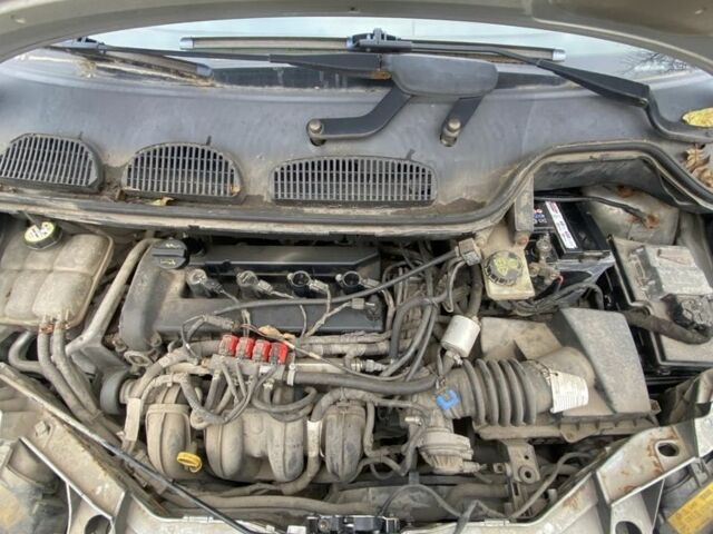 Серый Форд Си-Макс, объемом двигателя 1.8 л и пробегом 200 тыс. км за 2300 $, фото 4 на Automoto.ua