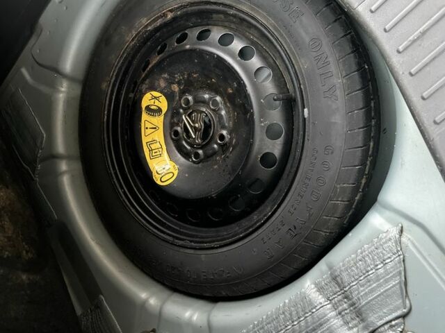 Сірий Форд Сі-Макс, об'ємом двигуна 1.6 л та пробігом 236 тис. км за 4900 $, фото 11 на Automoto.ua