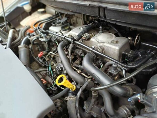 Серый Форд Си-Макс, объемом двигателя 1.75 л и пробегом 300 тыс. км за 3950 $, фото 40 на Automoto.ua