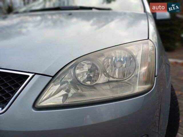 Серый Форд Си-Макс, объемом двигателя 1.75 л и пробегом 300 тыс. км за 3950 $, фото 35 на Automoto.ua