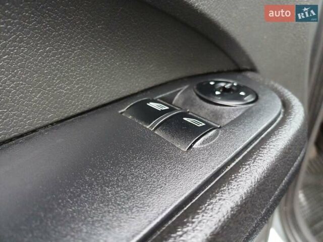 Серый Форд Си-Макс, объемом двигателя 1.75 л и пробегом 300 тыс. км за 3950 $, фото 29 на Automoto.ua