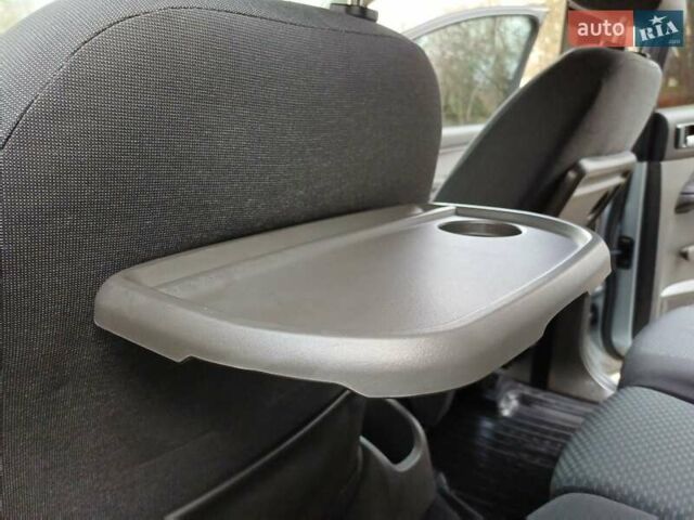 Серый Форд Си-Макс, объемом двигателя 1.75 л и пробегом 300 тыс. км за 3950 $, фото 31 на Automoto.ua