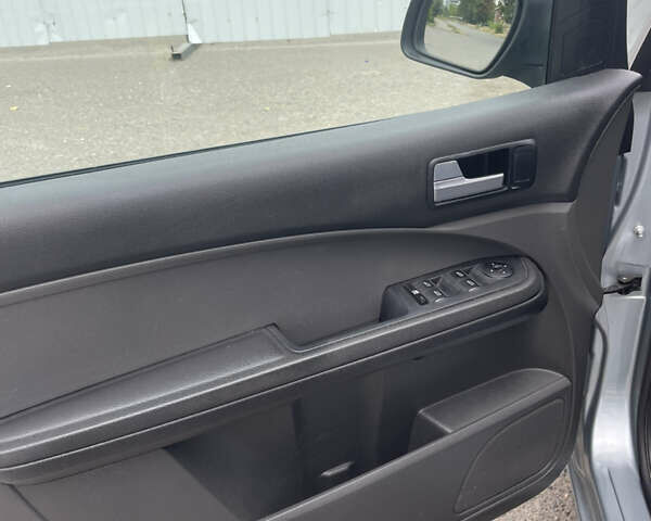 Сірий Форд Сі-Макс, об'ємом двигуна 1.6 л та пробігом 201 тис. км за 4000 $, фото 12 на Automoto.ua