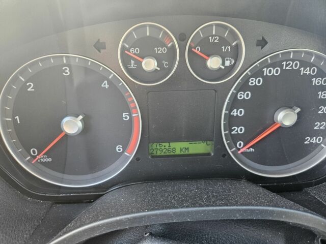 Серый Форд Си-Макс, объемом двигателя 1.6 л и пробегом 260 тыс. км за 2000 $, фото 12 на Automoto.ua