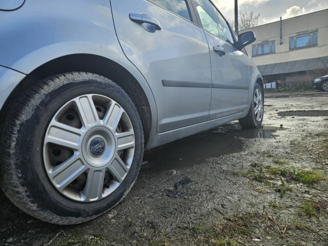 Серый Форд Си-Макс, объемом двигателя 1.6 л и пробегом 260 тыс. км за 2000 $, фото 5 на Automoto.ua