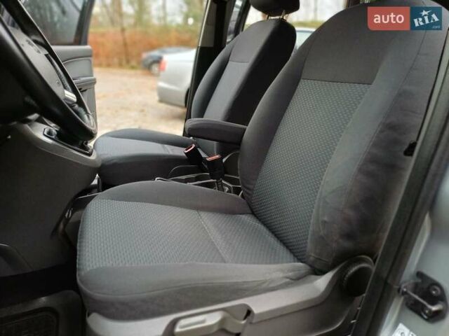 Серый Форд Си-Макс, объемом двигателя 1.75 л и пробегом 300 тыс. км за 3950 $, фото 23 на Automoto.ua