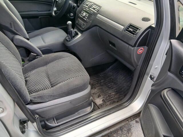 Серый Форд Си-Макс, объемом двигателя 1.6 л и пробегом 302 тыс. км за 3900 $, фото 7 на Automoto.ua