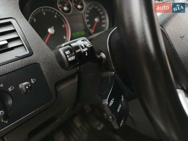 Серый Форд Си-Макс, объемом двигателя 1.75 л и пробегом 300 тыс. км за 3950 $, фото 21 на Automoto.ua