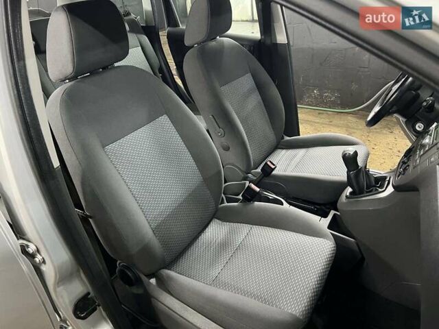 Сірий Форд Сі-Макс, об'ємом двигуна 1.6 л та пробігом 217 тис. км за 4900 $, фото 11 на Automoto.ua