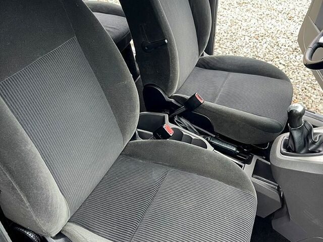 Серый Форд Си-Макс, объемом двигателя 1.6 л и пробегом 0 тыс. км за 4500 $, фото 9 на Automoto.ua